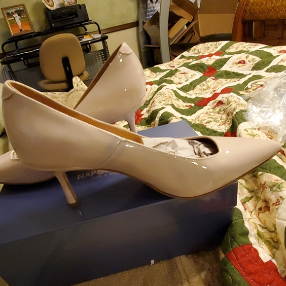 SHOES - Picture 6 of 7